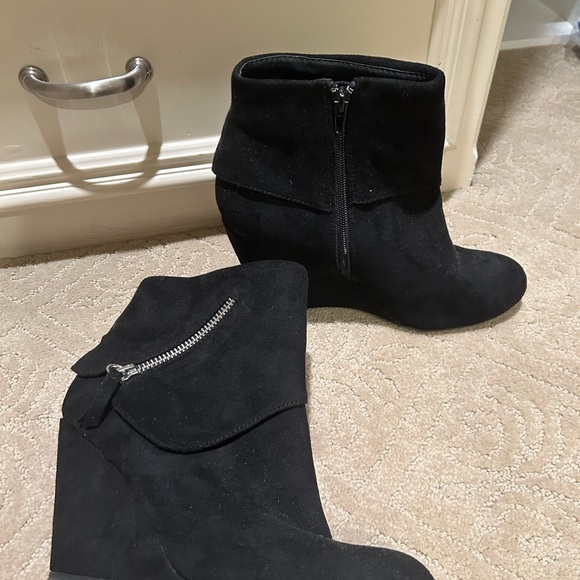 Black suede wedged booties - Picture 4 of 5